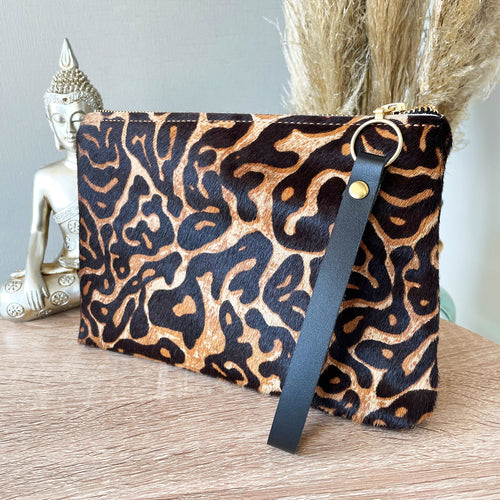 CLUTCH DE MANO - LEOPARD  CHOCOLATE CLARO